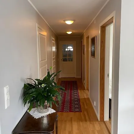 Med 3 Soverom, Sentralt I Apartment *